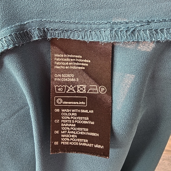 H&M - Dark Teal V-Neck High Low Top - Picture 5 of 5